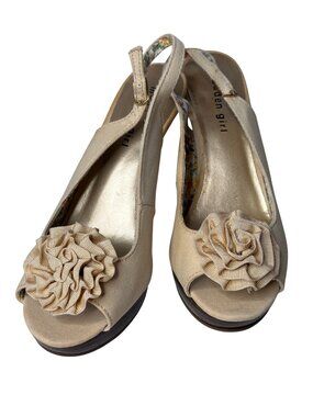 NWB Madden Girl Fira Natural Fabric Flower Wedge Slingback Heels Size 8